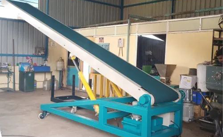 Portable truck loading conveyor system for efficient loading and unloading in India